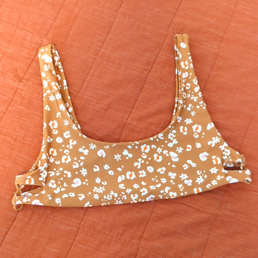 Stone Fox Swim Top NWOT